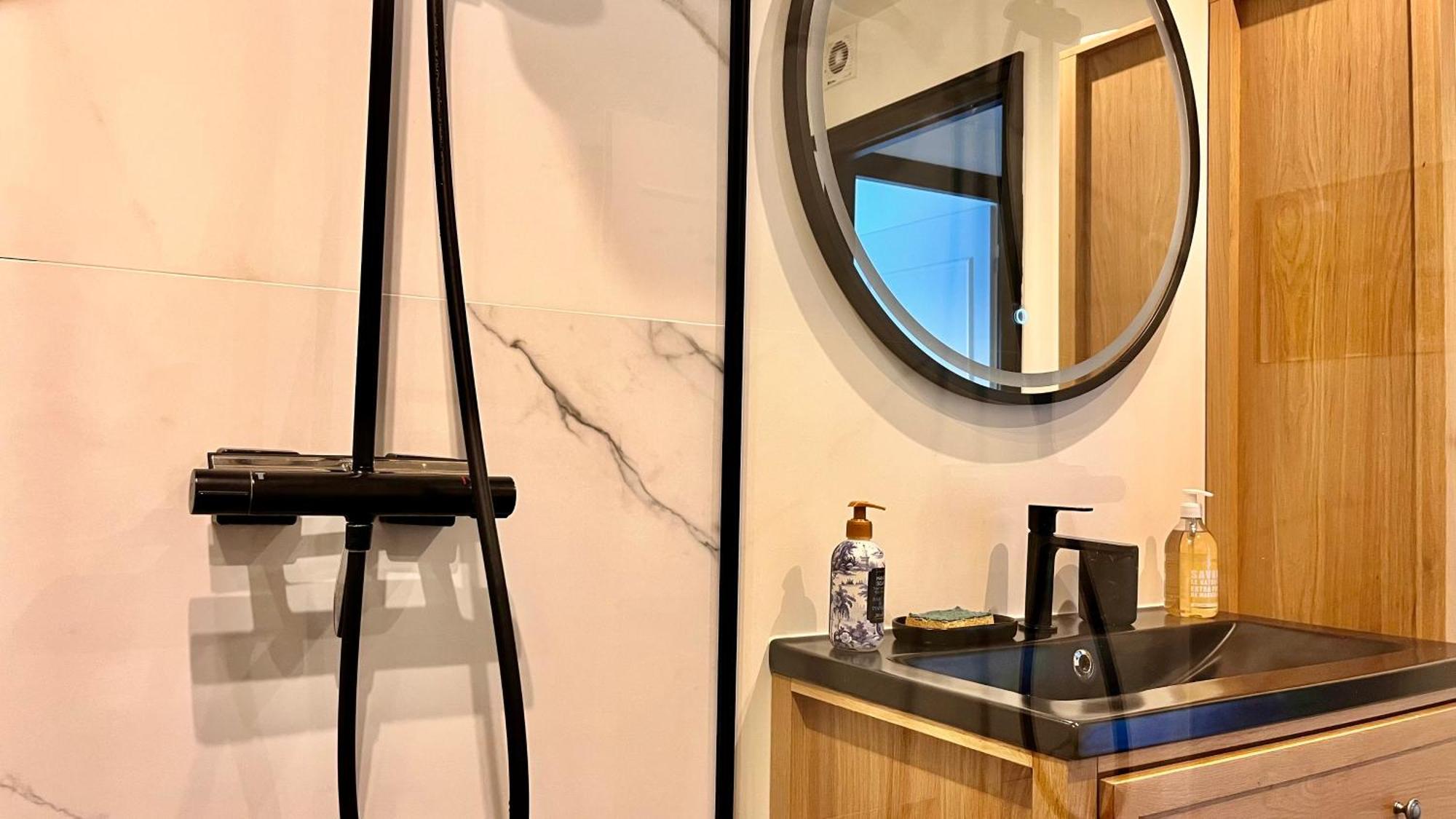 Apartment L'azur - De Standing - Piscine - Parking *